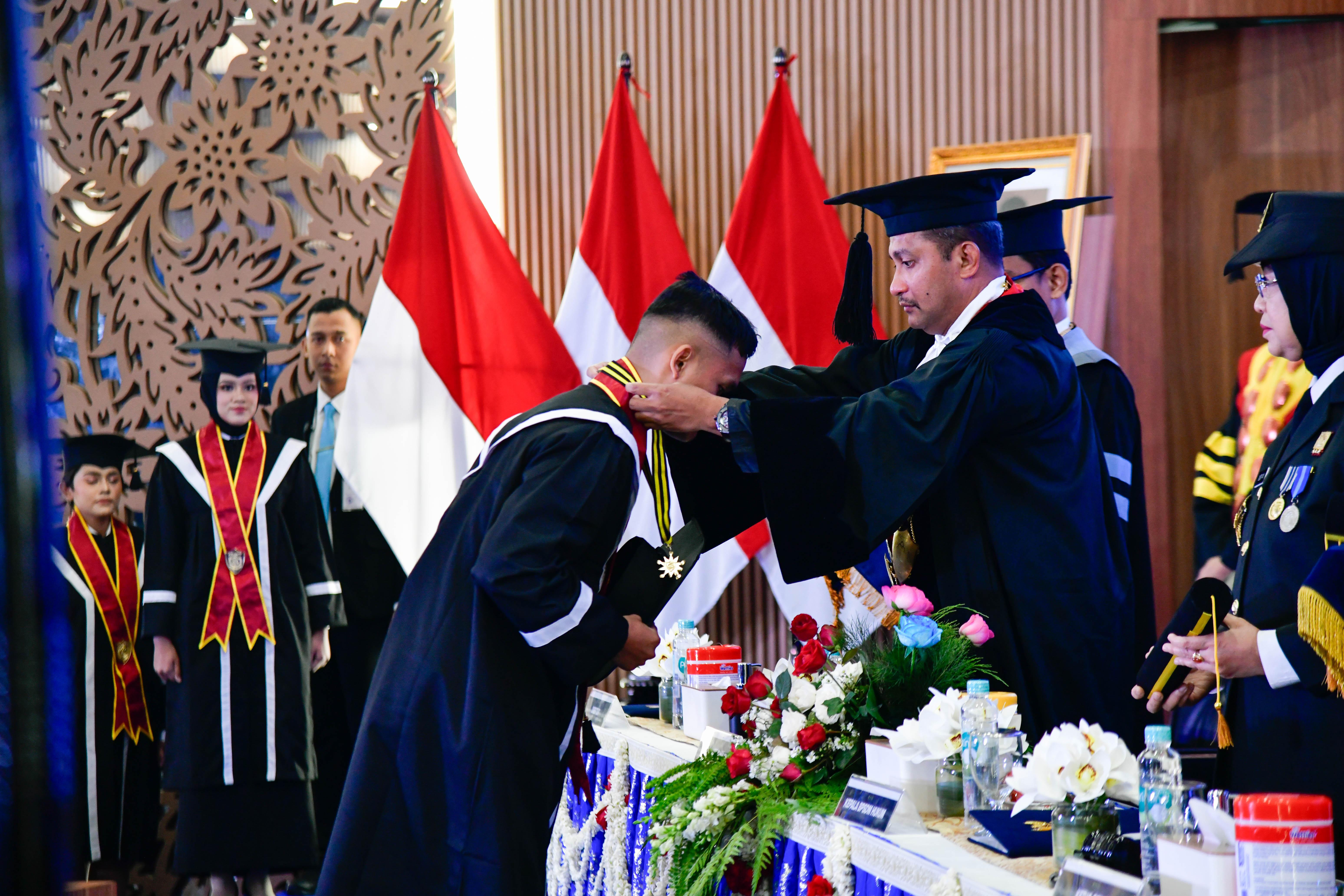 2025 12 11 Wisuda Poltekpin 1